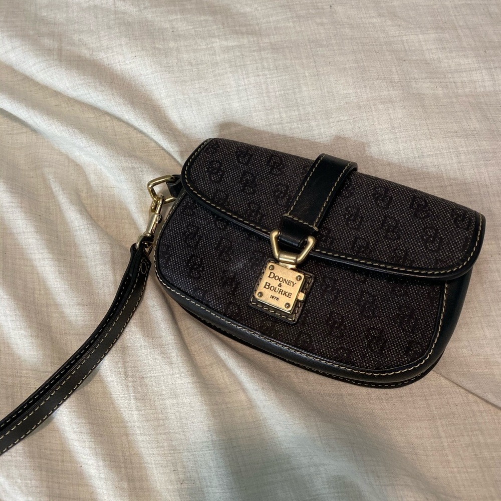 Dooney & Bourke Colin purse wristlet